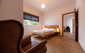 Serenity - Brand New Apt Near Athens Int Arpt